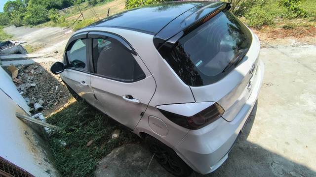 https://images10.gaadi.com/usedcar_image/4581141/original/processed_a9ec890e-d03b-4fa6-971b-d92cd084a2fe.jpg?imwidth=6402
