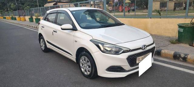 https://images10.gaadi.com/usedcar_image/4581171/original/processed_46a513b2ca1480f131c32cdc0031b0ce.jpg?imwidth=6400