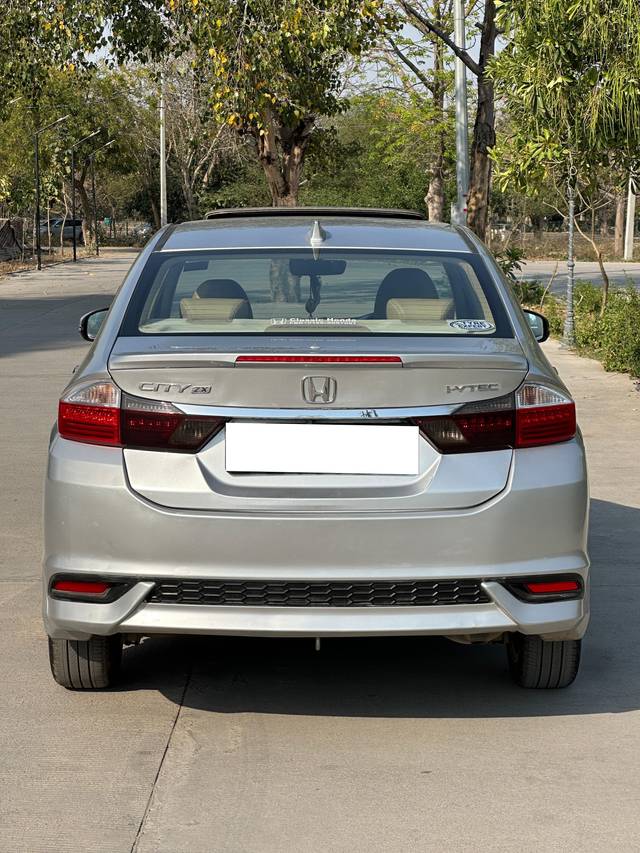 https://images10.gaadi.com/usedcar_image/4581186/original/processed_1d2aef33239cef7b4d283fc54bfcb911.jpg?imwidth=6402