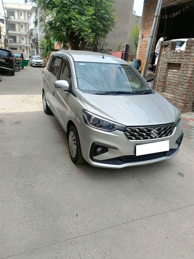 https://images10.gaadi.com/usedcar_image/4581187/original/processed_39c1b79bec6c37b7d1883e2688b42738.jpg?imwidth=6400