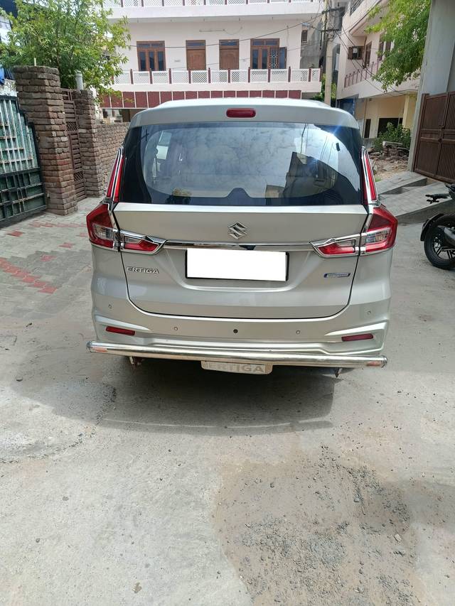 https://images10.gaadi.com/usedcar_image/4581187/original/processed_ae1910716c8f9faab5ba4d2024685430.jpg?imwidth=6401