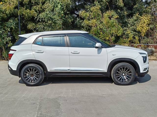 https://images10.gaadi.com/usedcar_image/4581189/original/0419c5deb878ea97f0e73e6bd8fa8b2b.jpg?imwidth=6401