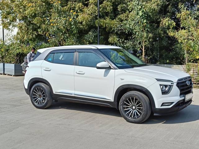 https://images10.gaadi.com/usedcar_image/4581189/original/3d22798e48705f416c16930db7cf1d62.jpg?imwidth=6400