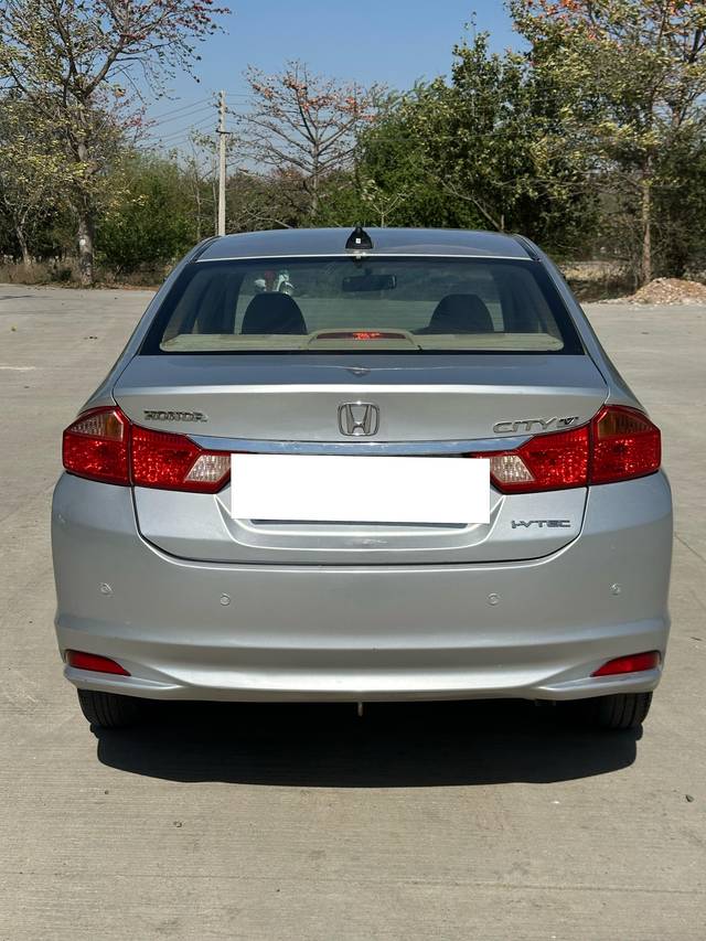 https://images10.gaadi.com/usedcar_image/4581194/original/processed_4bb4b1ee2cfff194246e1d60f468a747.jpg?imwidth=6402