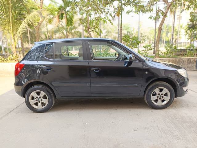 https://images10.gaadi.com/usedcar_image/4581199/original/30cf5e9cb37594abe8dc27402479a096.jpg?imwidth=6401