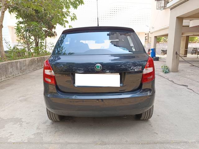 https://images10.gaadi.com/usedcar_image/4581199/original/processed_a392dc1dd8f83131288c75fbb282fda6.jpg?imwidth=6402