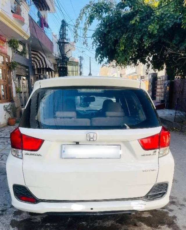 https://images10.gaadi.com/usedcar_image/4581218/original/processed_472c0841-a4c8-4ff1-ab43-5d1eff2e1588.jpeg?imwidth=6401