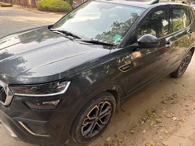 https://images10.gaadi.com/usedcar_image/4581231/original/processed_7eade8de-5f67-4d8b-bd14-27880da72204.jpg?imwidth=6400