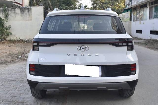 https://images10.gaadi.com/usedcar_image/4581233/original/processed_baf345305395737809492643b67caf80.jpg?imwidth=6402
