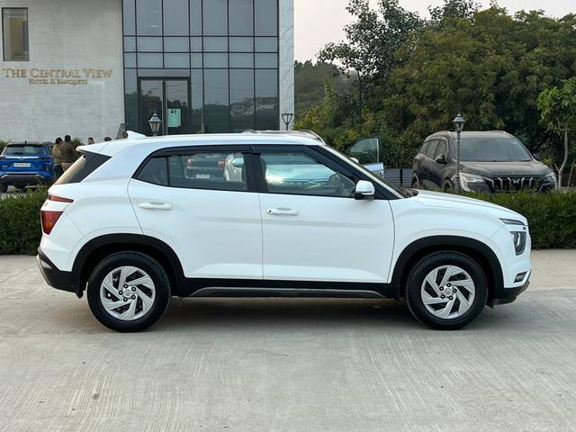 https://images10.gaadi.com/usedcar_image/4581288/original/processed_631d03f87d41a7da288eee5a3deca103.jpg?imwidth=6401