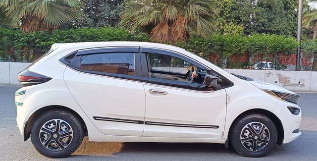 https://images10.gaadi.com/usedcar_image/4581291/original/29d7b253cb38e1228522396d37d3df4e.jpg?imwidth=6401