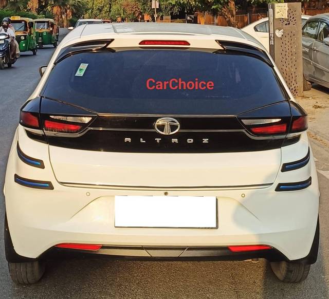 https://images10.gaadi.com/usedcar_image/4581291/original/processed_38ceae0625eb888071f21d6e56a73a4d.jpg?imwidth=6402