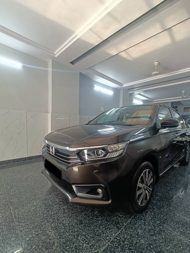 https://images10.gaadi.com/usedcar_image/4581293/original/04831eada52e173c6c2795e8b6a1bc49.jpg?imwidth=6401