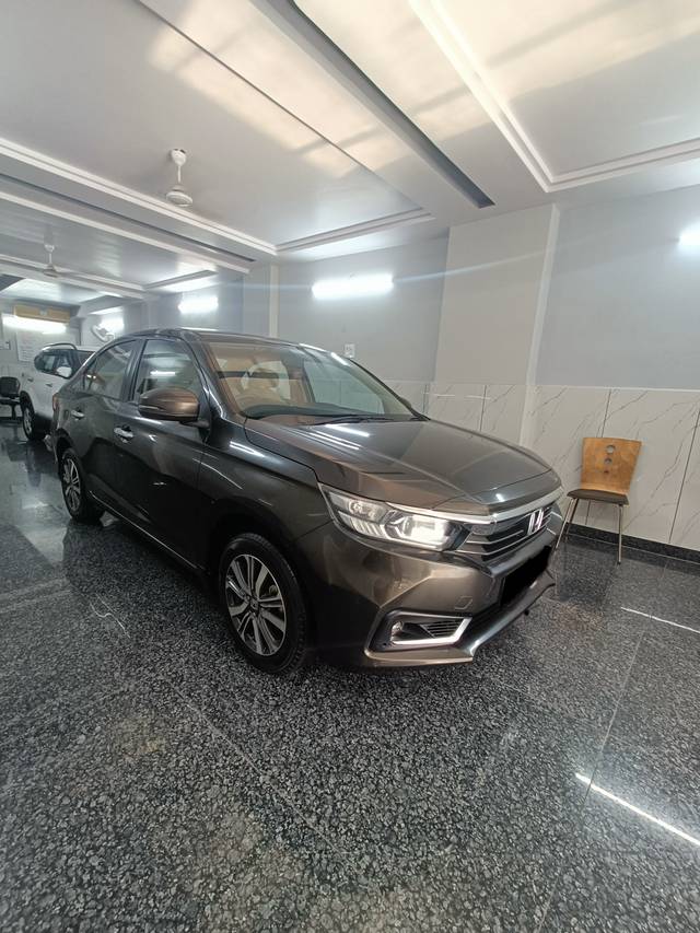 https://images10.gaadi.com/usedcar_image/4581293/original/5f4e542f96f8e0dab3774f3a93d00772.jpg?imwidth=6400