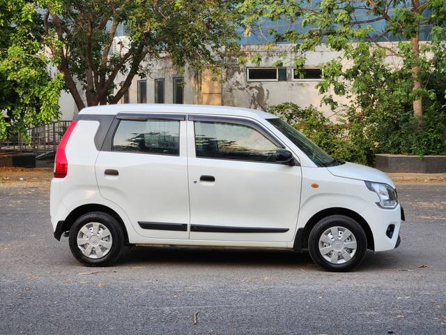 https://images10.gaadi.com/usedcar_image/4581296/original/e145ad1d2c889fda77d2c08012ebdadc.jpg?imwidth=6401