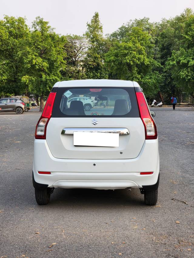 https://images10.gaadi.com/usedcar_image/4581296/original/processed_56d0367426b75864fa640bb15b894367.jpg?imwidth=6402