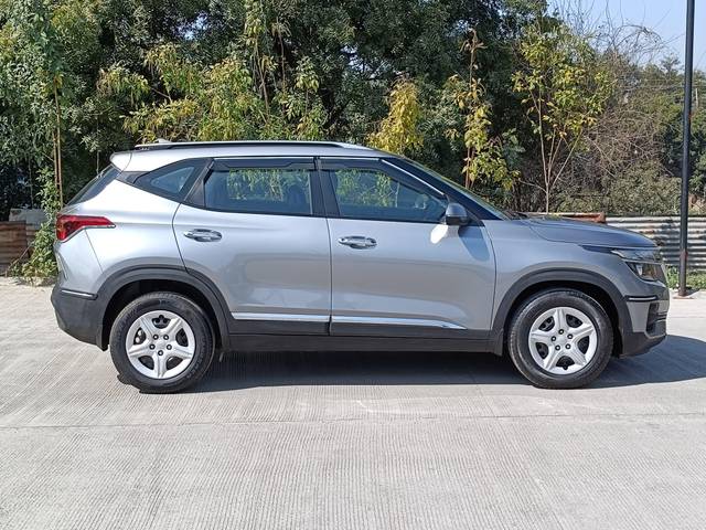 https://images10.gaadi.com/usedcar_image/4581304/original/processed_8462b919c2ed2e29719a38d1948c8015.jpg?imwidth=6401