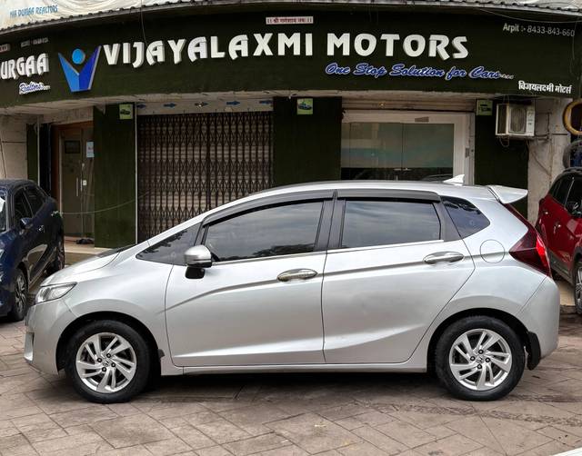 https://images10.gaadi.com/usedcar_image/4581337/original/processed_274c2f94-7403-47b4-8f3b-97a793d3723a.jpg?imwidth=6400