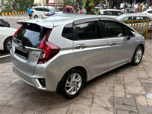 https://images10.gaadi.com/usedcar_image/4581337/original/processed_fde7a708-ddc7-460e-8d35-d954584f6f03.jpg?imwidth=6401
