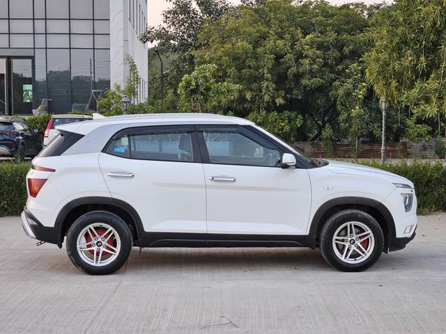 https://images10.gaadi.com/usedcar_image/4581344/original/5a184219d5735b4b352fea7b41048840.jpg?imwidth=6401