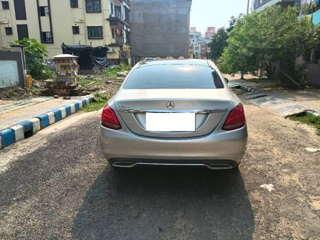 https://images10.gaadi.com/usedcar_image/4581346/original/processed_13455bfe-23c3-43da-b5ee-4078b2eb7532.jpg?imwidth=6401