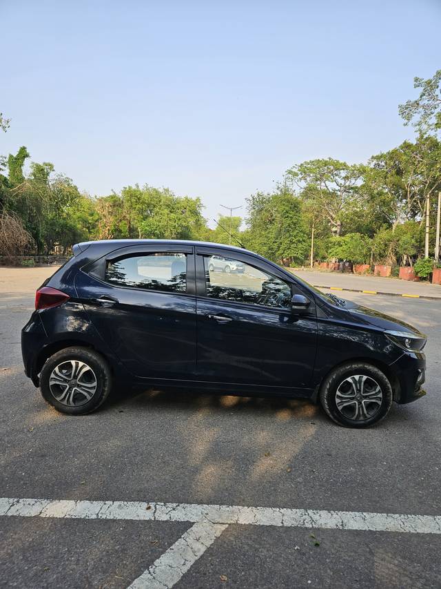 https://images10.gaadi.com/usedcar_image/4581366/original/a73797231e8c9d7d78709c71e314c3b0.jpg?imwidth=6401