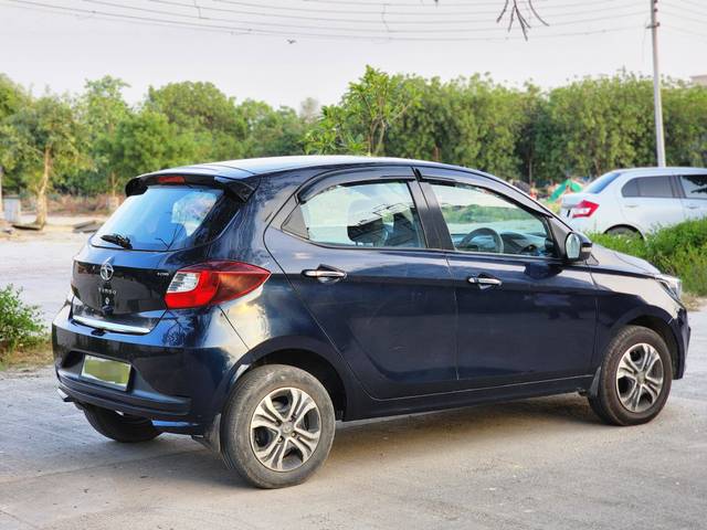 https://images10.gaadi.com/usedcar_image/4581366/original/processed_751a692d26a21aee4db2ed26321cc80c.jpg?imwidth=6402