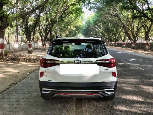 https://images10.gaadi.com/usedcar_image/4581375/original/processed_479c03264f462032d1ec72bf315fb795.jpg?imwidth=6402