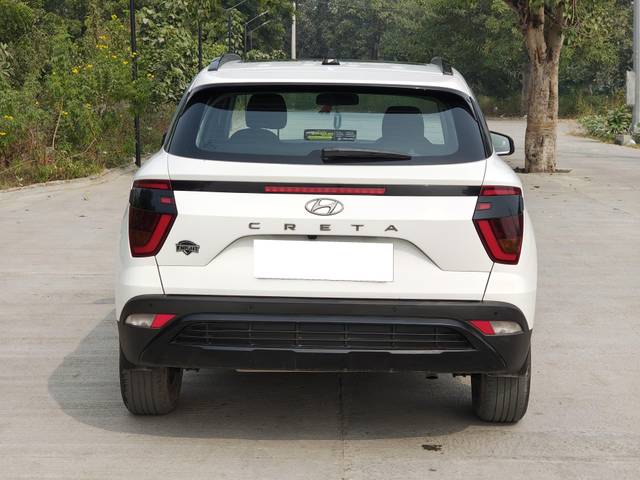 https://images10.gaadi.com/usedcar_image/4581378/original/processed_8990bc58e0cb1e335705f87964da6bc2.jpg?imwidth=6402
