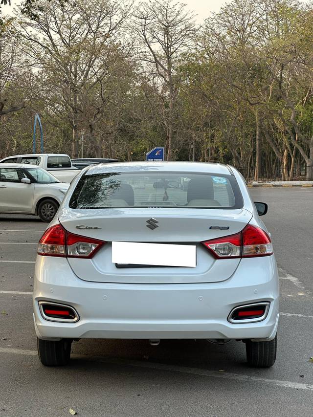 https://images10.gaadi.com/usedcar_image/4581395/original/processed_0e25344ccbcac926e82f02eb41845a8b.jpg?imwidth=6402