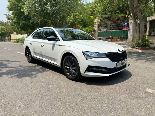 https://images10.gaadi.com/usedcar_image/4581453/original/37d1bf864ee5d6b9f3aea76304631cf8.jpg?imwidth=6400
