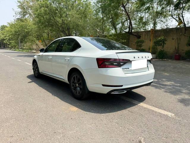 https://images10.gaadi.com/usedcar_image/4581453/original/processed_5b804ca0a0bf9d71b90494e98d10fc4e.jpg?imwidth=6402