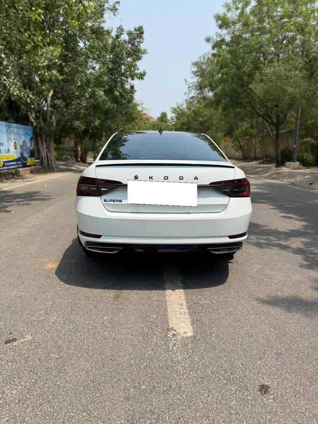 https://images10.gaadi.com/usedcar_image/4581453/original/processed_7630305828aa918223da8b34106bd881.jpg?imwidth=6401