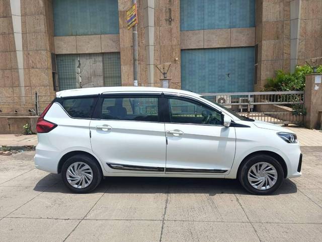 https://images10.gaadi.com/usedcar_image/4581470/original/processed_9c86a9ca8ea508891c5f15e2eba8d568.jpg?imwidth=6401