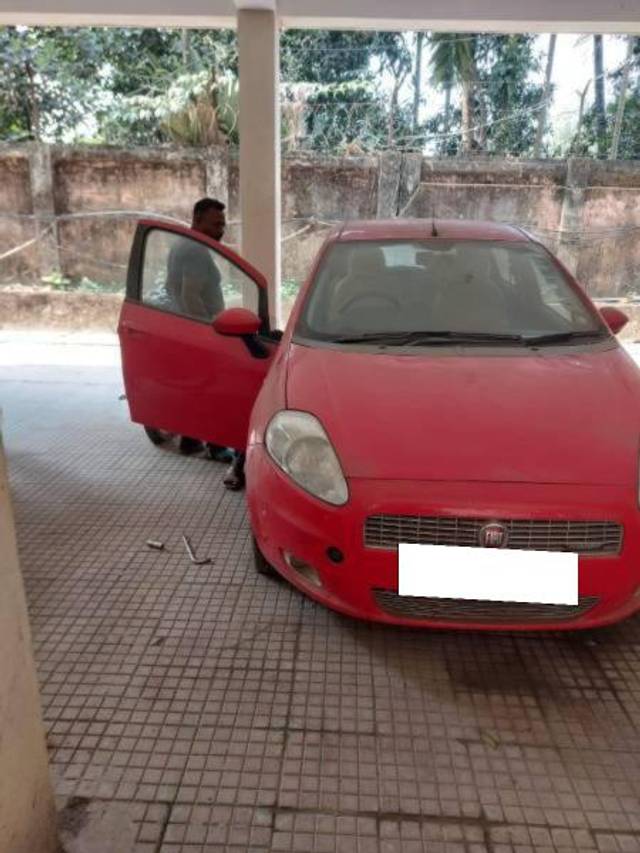 https://images10.gaadi.com/usedcar_image/4581482/original/processed_76cf1424-449d-44cb-b1d8-0613b5d185c9.jpg?imwidth=6400