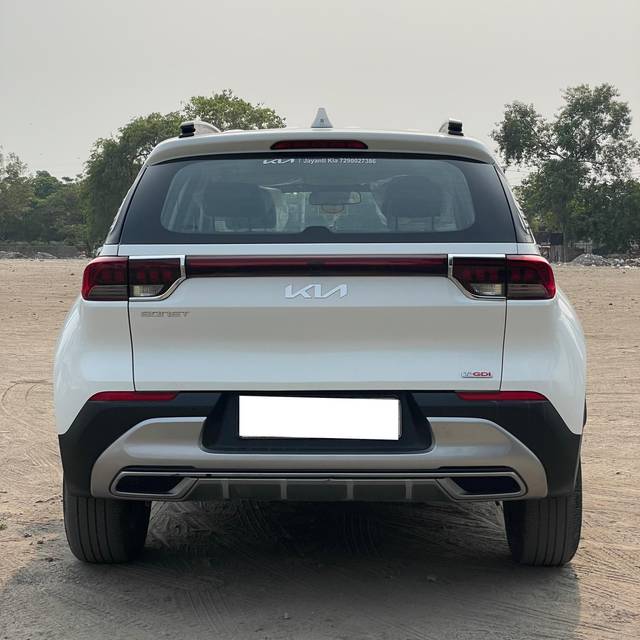 https://images10.gaadi.com/usedcar_image/4581498/original/processed_81d419a8c4bf8a5849e624540f524ffc.jpg?imwidth=6402