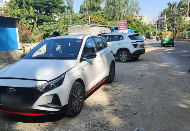 https://images10.gaadi.com/usedcar_image/4581511/original/9379a50d-95b2-4ea0-ab9e-f08973ab3dbe.?imwidth=6400