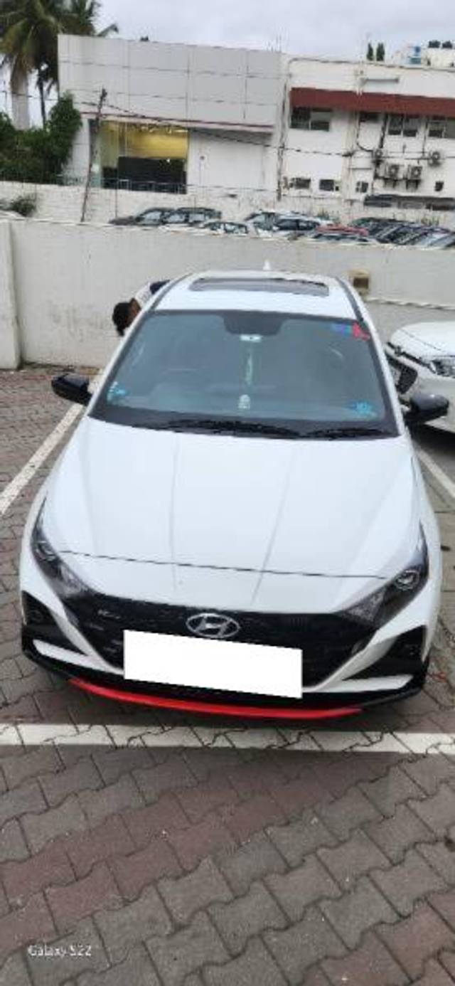 https://images10.gaadi.com/usedcar_image/4581511/original/processed_29881b9e-7a9d-4ebd-b13a-8f37109a321d.jpg?imwidth=6401