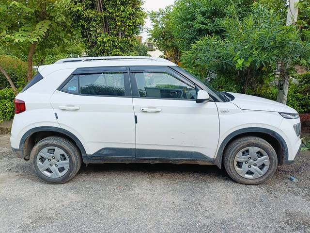 https://images10.gaadi.com/usedcar_image/4581516/original/2710ad4c87a337cc0c0ff884b85537a2.jpg?imwidth=6401