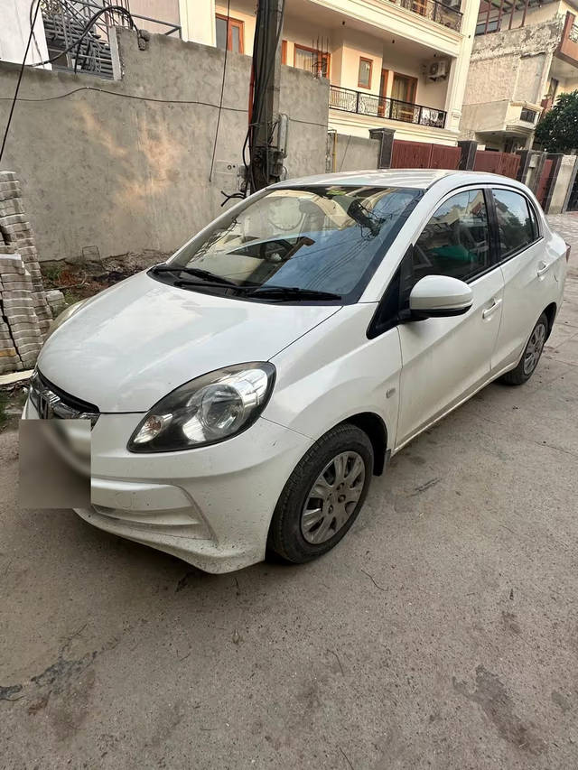 https://images10.gaadi.com/usedcar_image/4581529/original/741986a2-4bb0-4d62-8d11-cf4f1b77c429.png?imwidth=6402