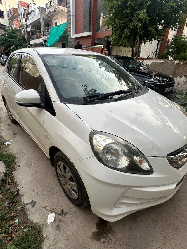 https://images10.gaadi.com/usedcar_image/4581529/original/940ca369-f0e9-4278-888f-3da29f2a96bd.jpg?imwidth=6400