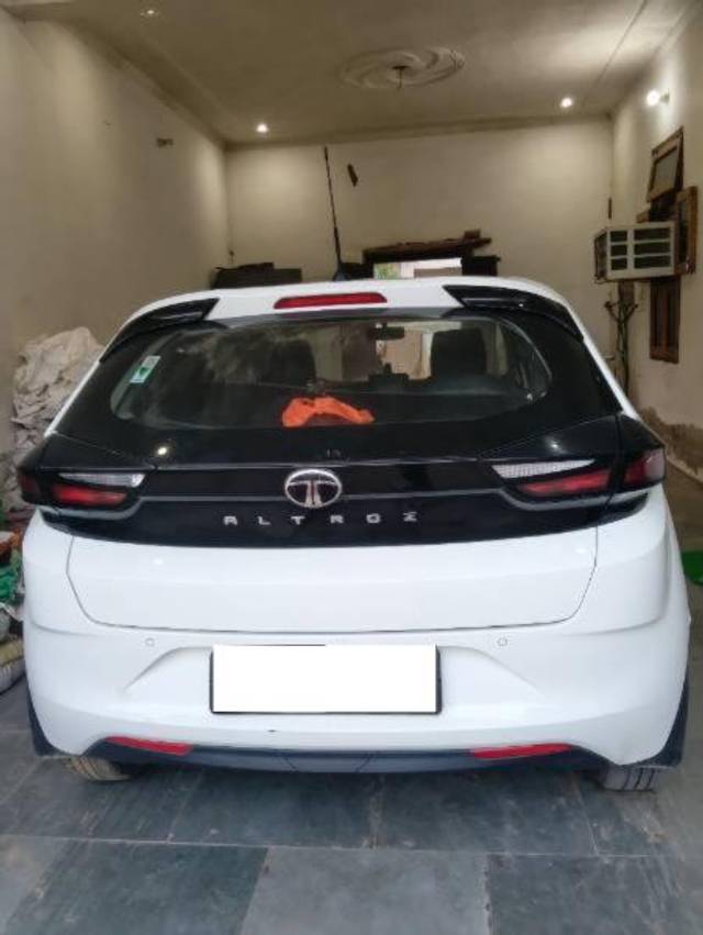https://images10.gaadi.com/usedcar_image/4581551/original/processed_9b586098-eb78-4f15-86ae-3cf96397da45.jpg?imwidth=6401