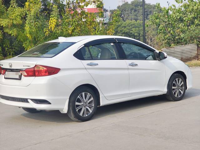 https://images10.gaadi.com/usedcar_image/4581557/original/processed_9725513ae25c64ec25ed07cf25ffec6b.jpg?imwidth=6402