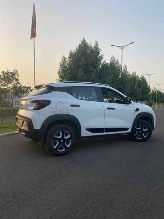 https://images10.gaadi.com/usedcar_image/4581591/original/processed_803eb045-8759-490d-a90b-cd1dd840605d.jpg?imwidth=6401
