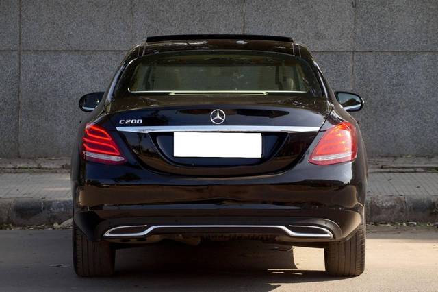 https://images10.gaadi.com/usedcar_image/4581595/original/processed_d4ea66143345a7a1fc6fd6f73bc044e6.jpg?imwidth=6402