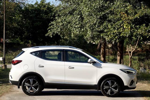 https://images10.gaadi.com/usedcar_image/4581598/original/e8e593cd4b0f23ba4e825a54aa2a20c4.jpg?imwidth=6401