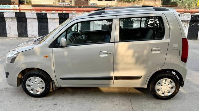 https://images10.gaadi.com/usedcar_image/4581602/original/processed_820dc48aaa5b8e191dea8eb06c0d2323.jpg?imwidth=6402
