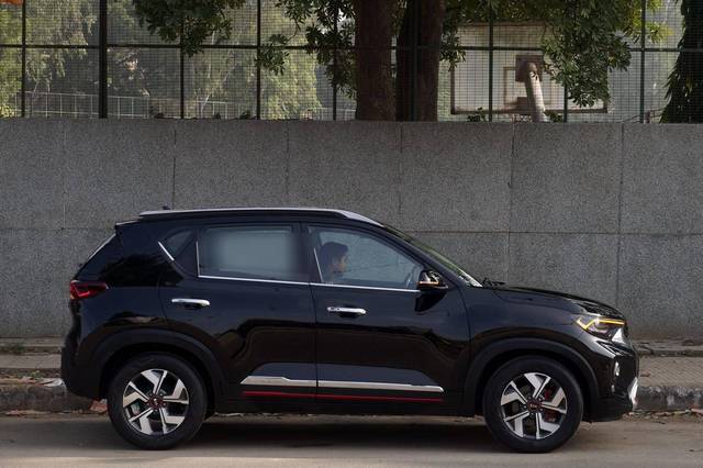 https://images10.gaadi.com/usedcar_image/4581607/original/processed_9113e07356c0297343e8e6dfcf118266.jpg?imwidth=6401