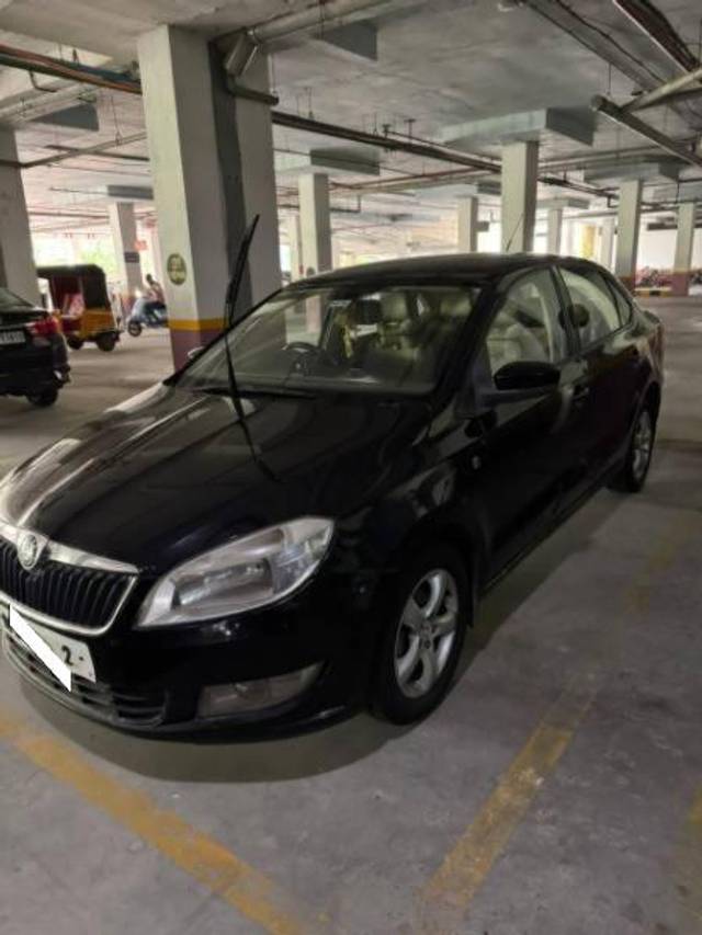 https://images10.gaadi.com/usedcar_image/4581641/original/processed_a04c57ed-7596-4be8-b688-f013e61853ba.jpg?imwidth=6402