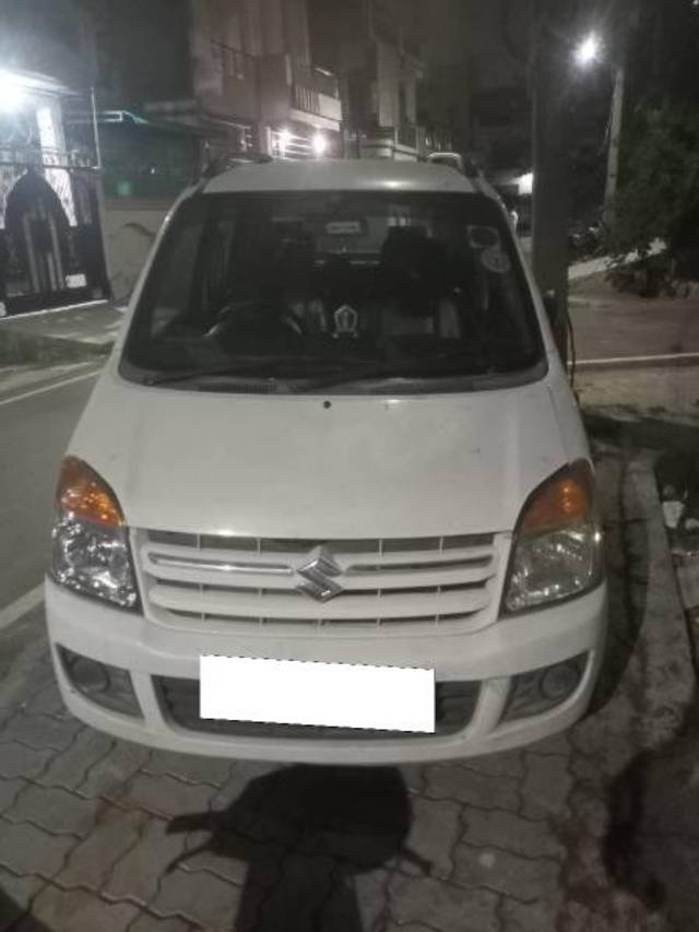 https://images10.gaadi.com/usedcar_image/4581675/original/processed_8b2b8f3a-9b45-428b-a9ae-50f3f221b55f.jpg?imwidth=6400